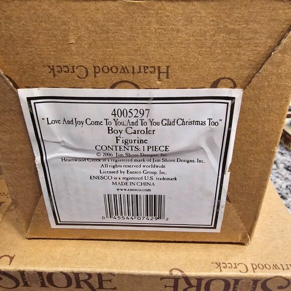 Jim Shore Heartwood Creek Carolers - Picture 13 of 16